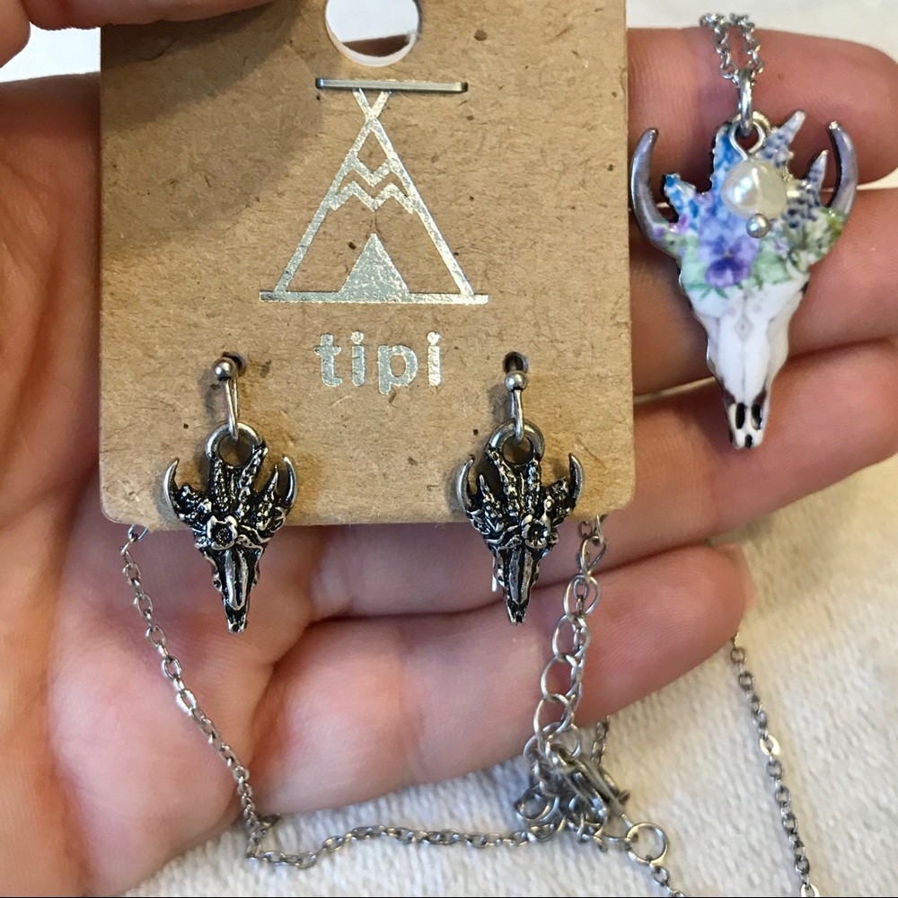 Boho Western Floral Bull Pendant Set - Picture 4 of 5